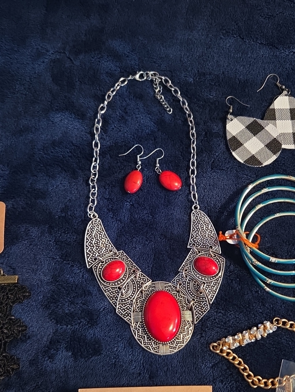 Jewelry bundle - Picture 3 of 7